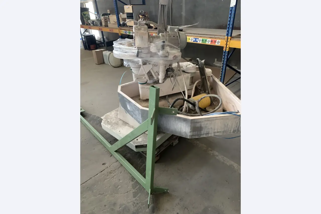 Sale of a complete warehouse of machinery for the glass industry in Spain-9