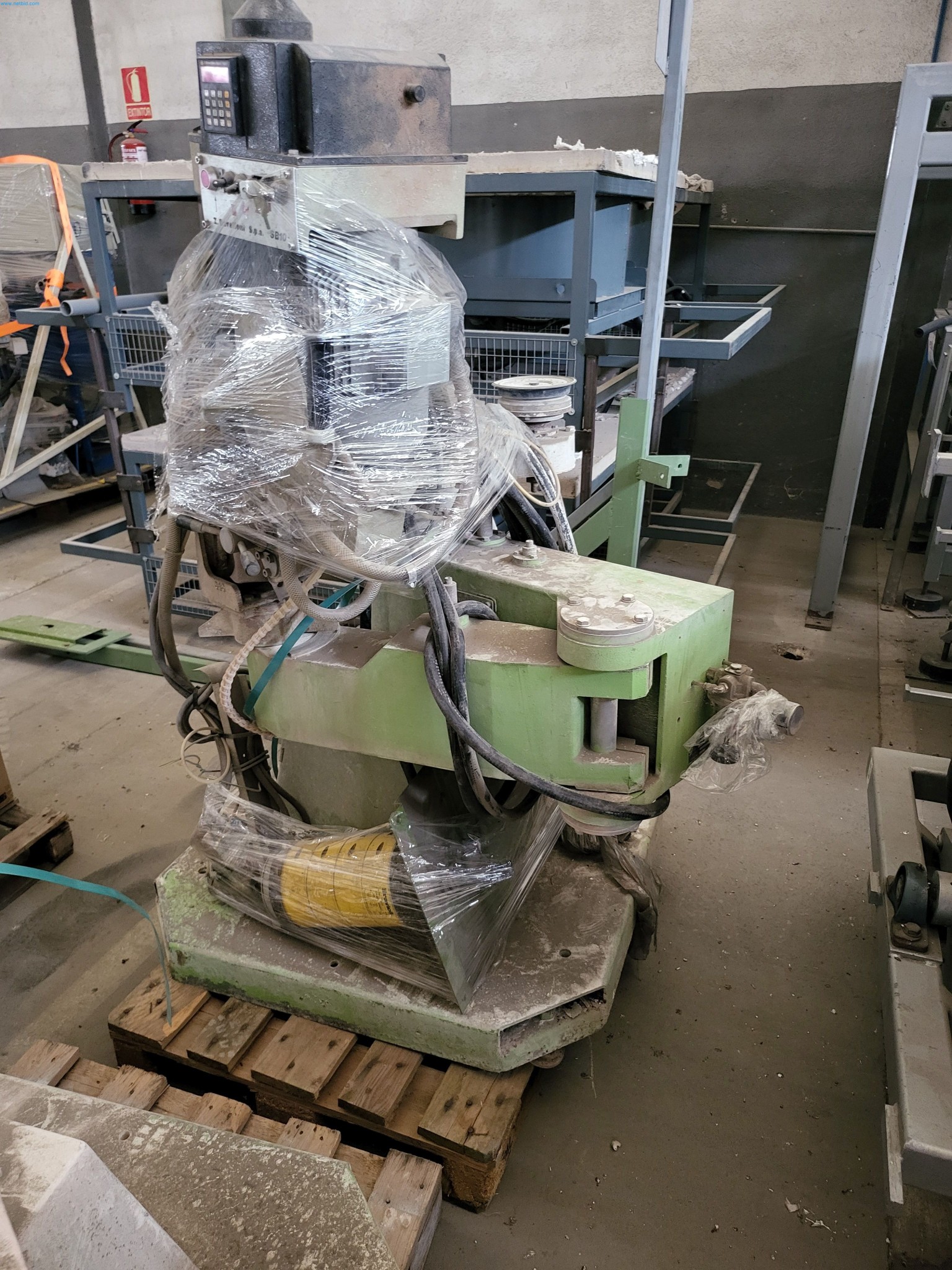 Sale of a complete warehouse of machinery for the glass industry in Spain-10