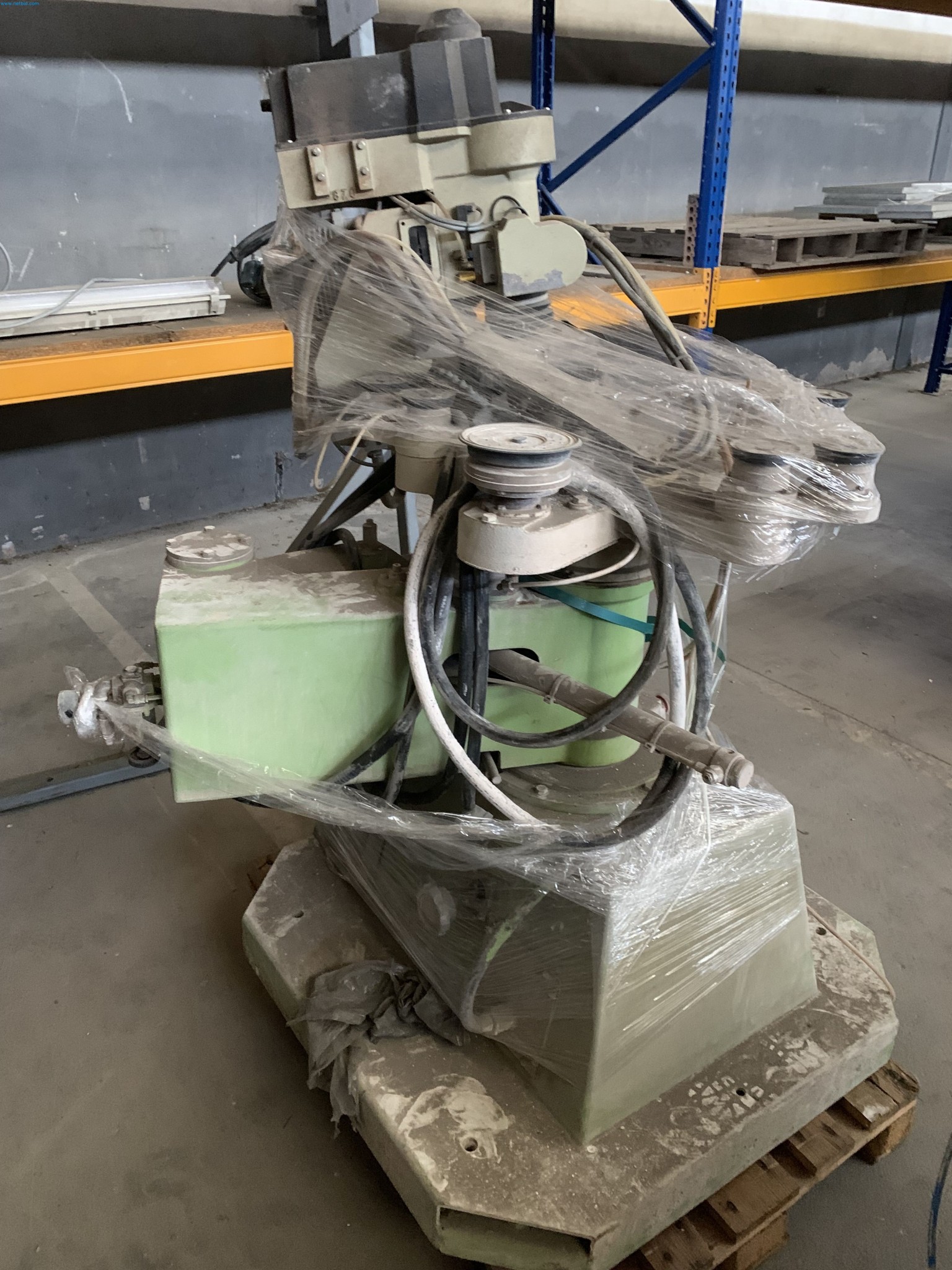 Sale of a complete warehouse of machinery for the glass industry in Spain-11