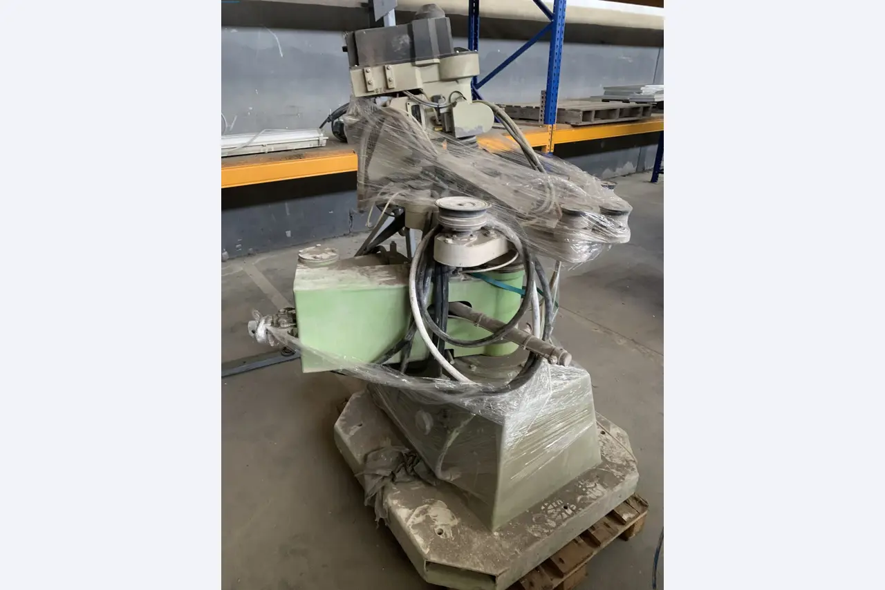 Sale of a complete warehouse of machinery for the glass industry in Spain-11