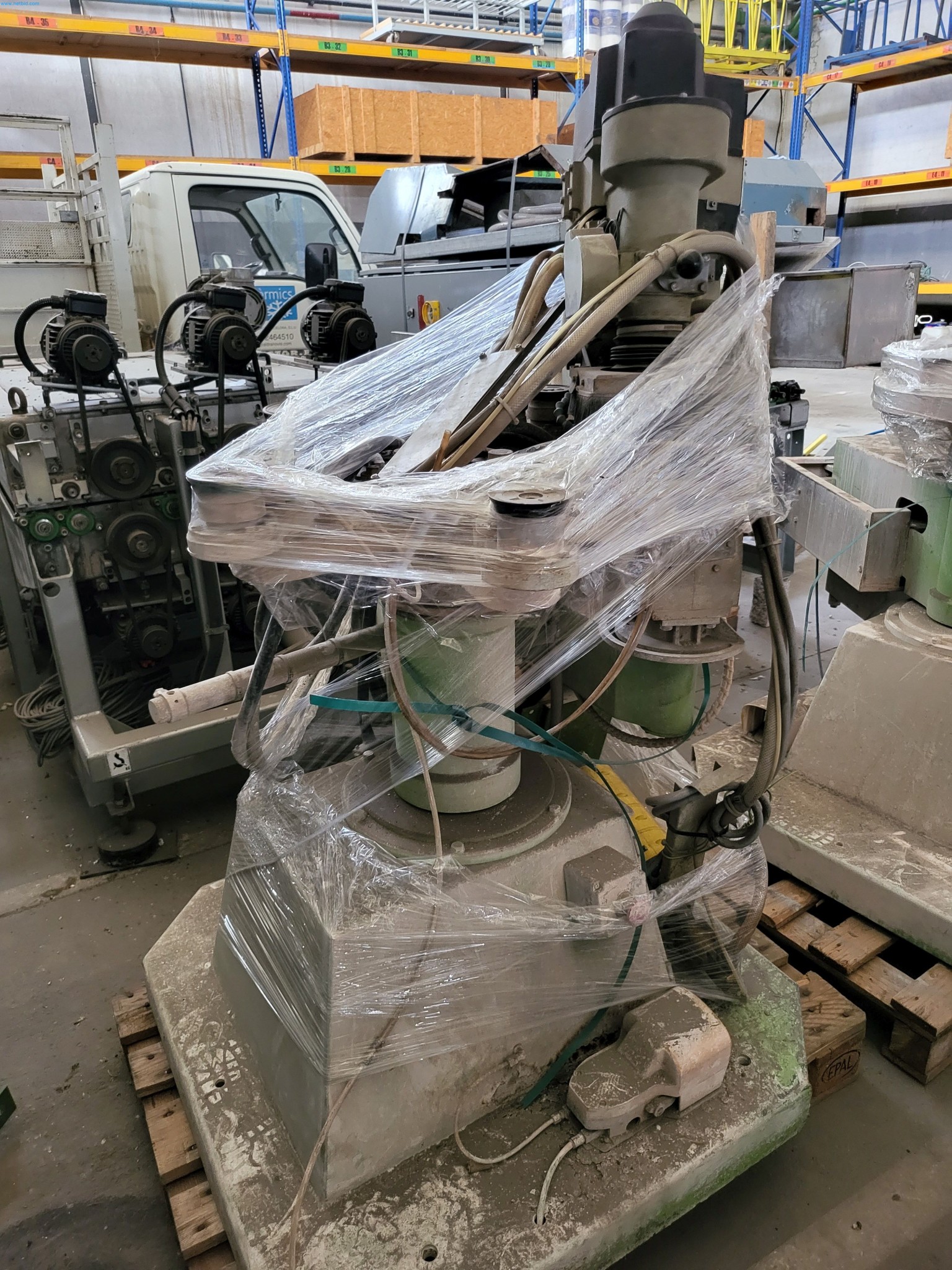 Sale of a complete warehouse of machinery for the glass industry in Spain-8