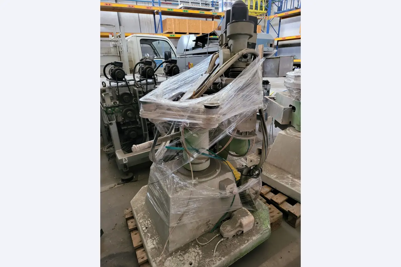 Sale of a complete warehouse of machinery for the glass industry in Spain-8