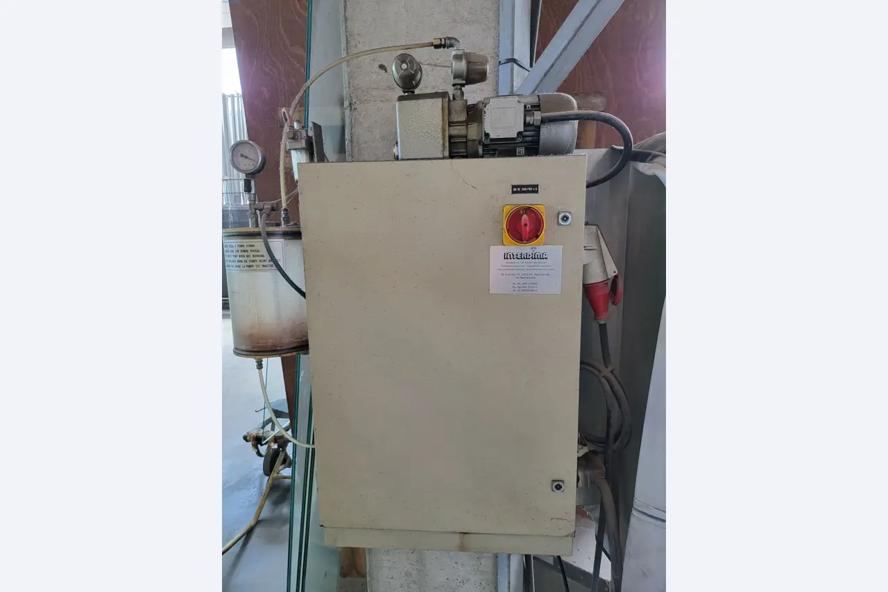 Sale of a complete warehouse of machinery for the glass industry in Spain-9