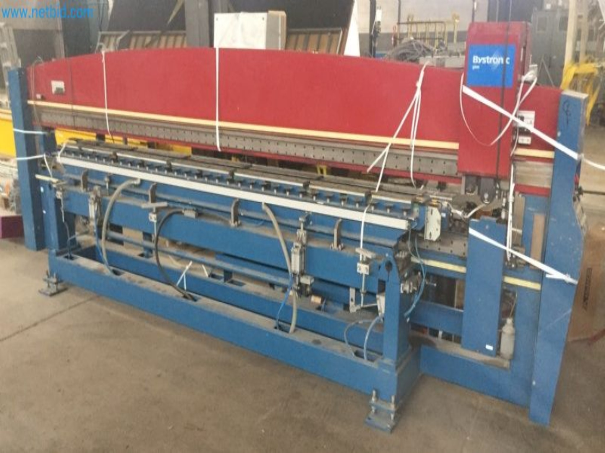 Sale of a complete warehouse of machinery for the glass industry in Spain-13