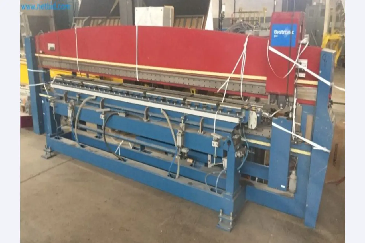 Sale of a complete warehouse of machinery for the glass industry in Spain-13