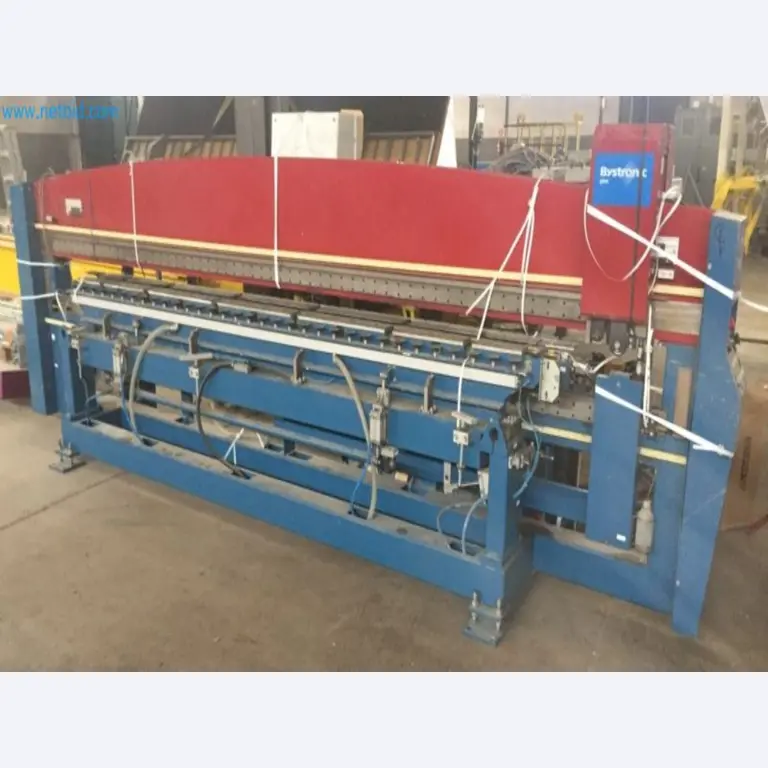 Sale of a complete warehouse of machinery for the glass industry in Spain-13