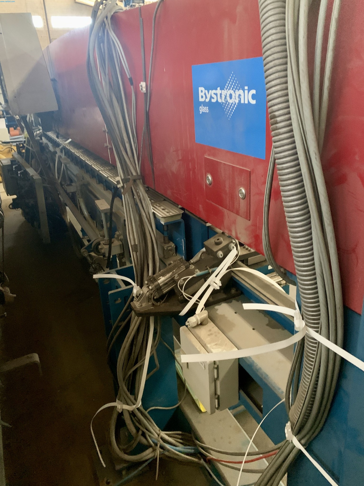 Sale of a complete warehouse of machinery for the glass industry in Spain-15