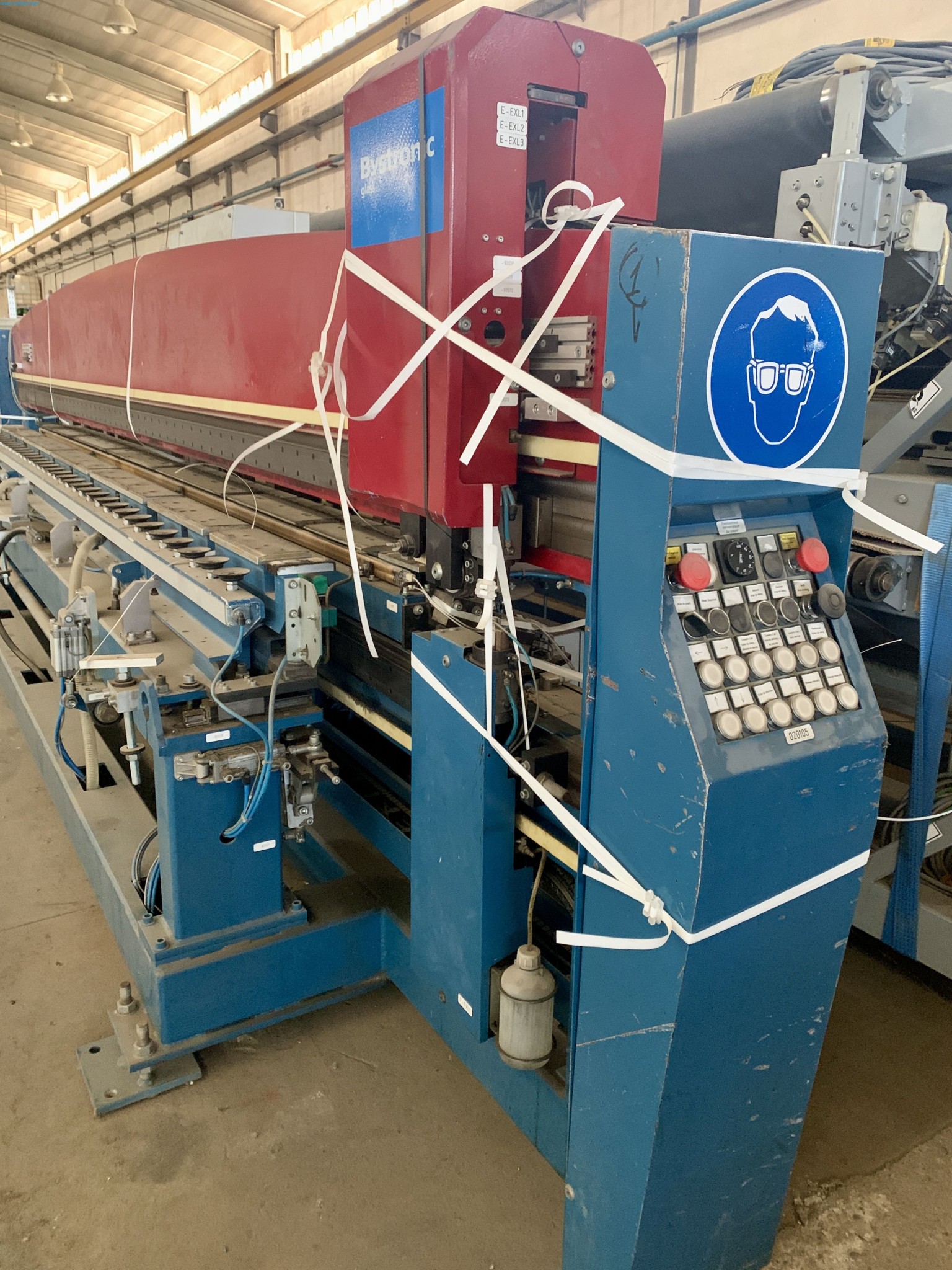 Sale of a complete warehouse of machinery for the glass industry in Spain-16