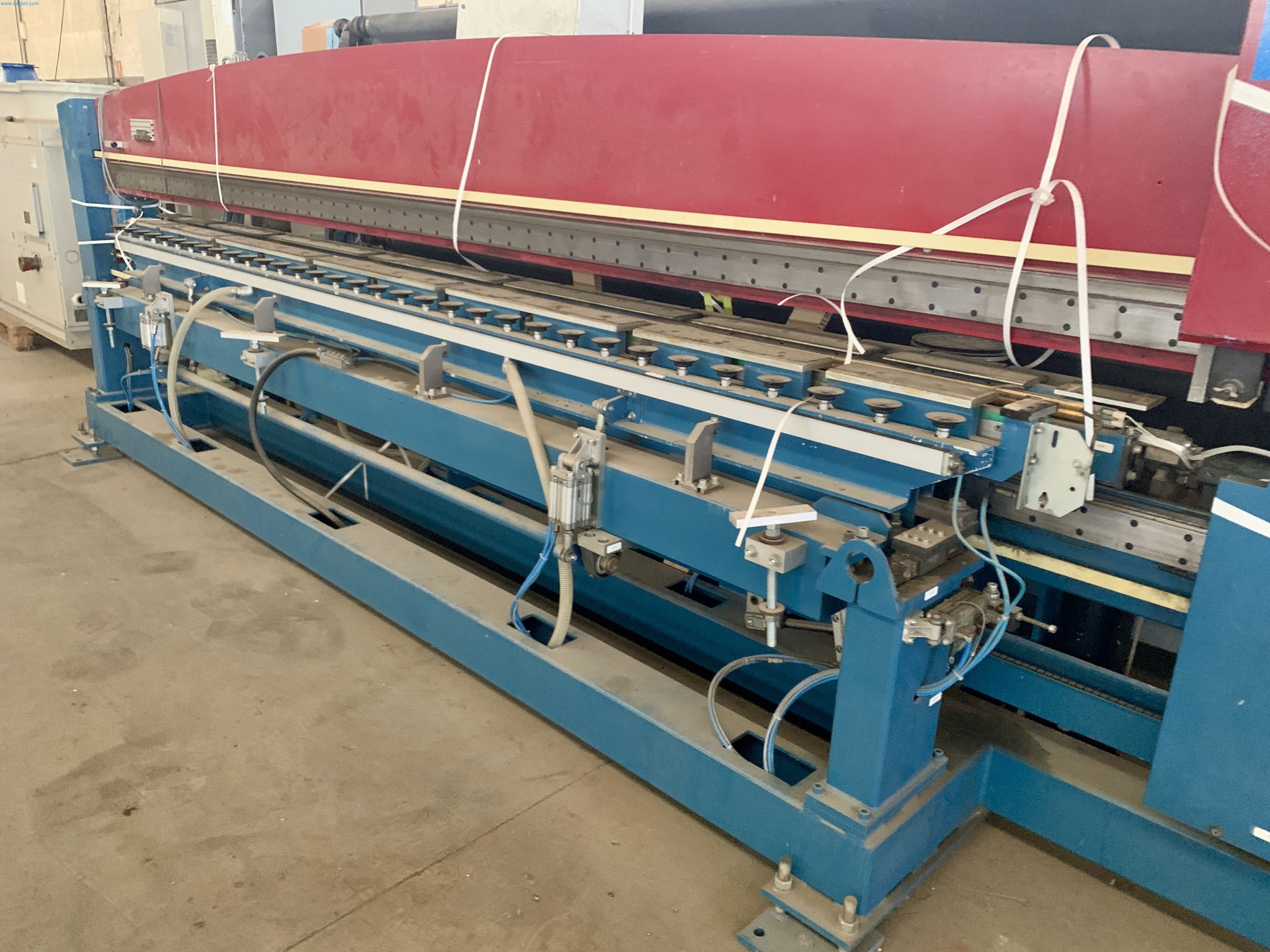 Sale of a complete warehouse of machinery for the glass industry in Spain-1