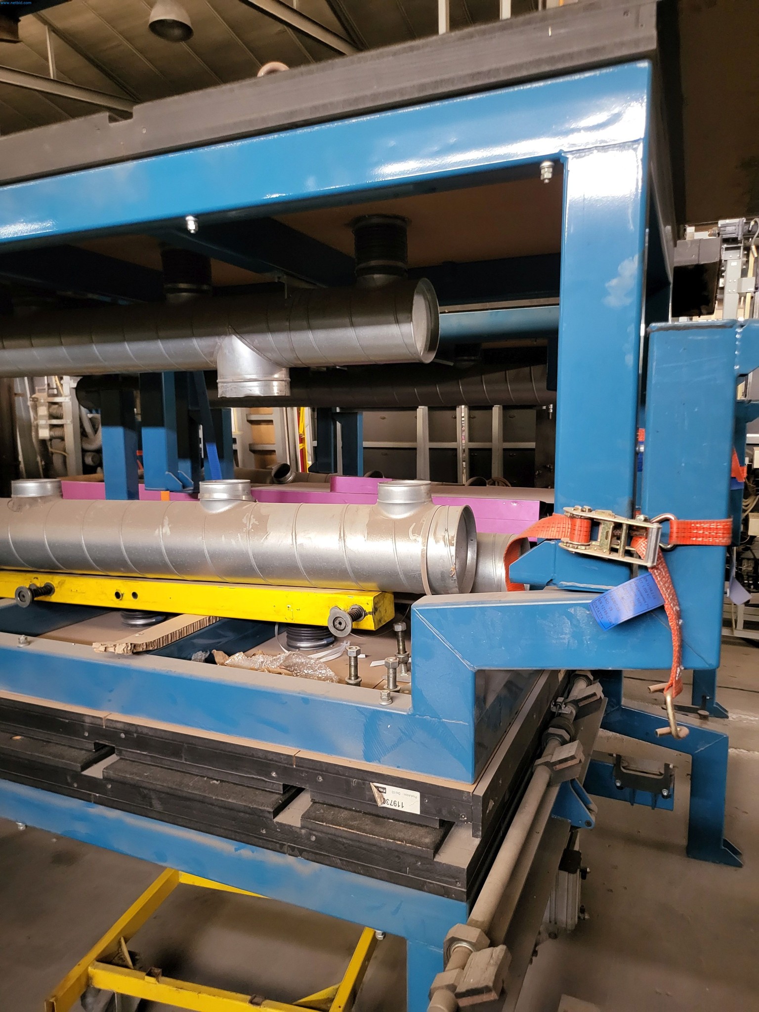 Sale of a complete warehouse of machinery for the glass industry in Spain-6