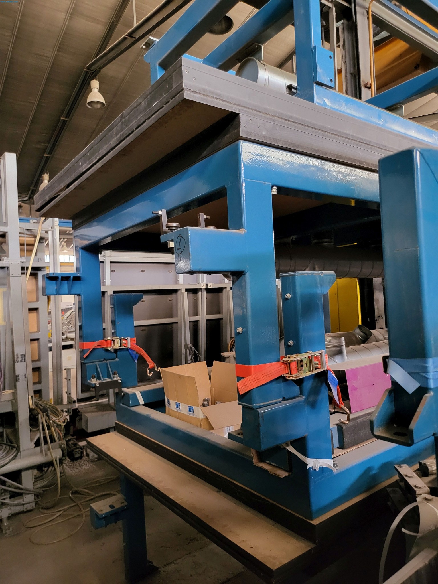 Sale of a complete warehouse of machinery for the glass industry in Spain-8