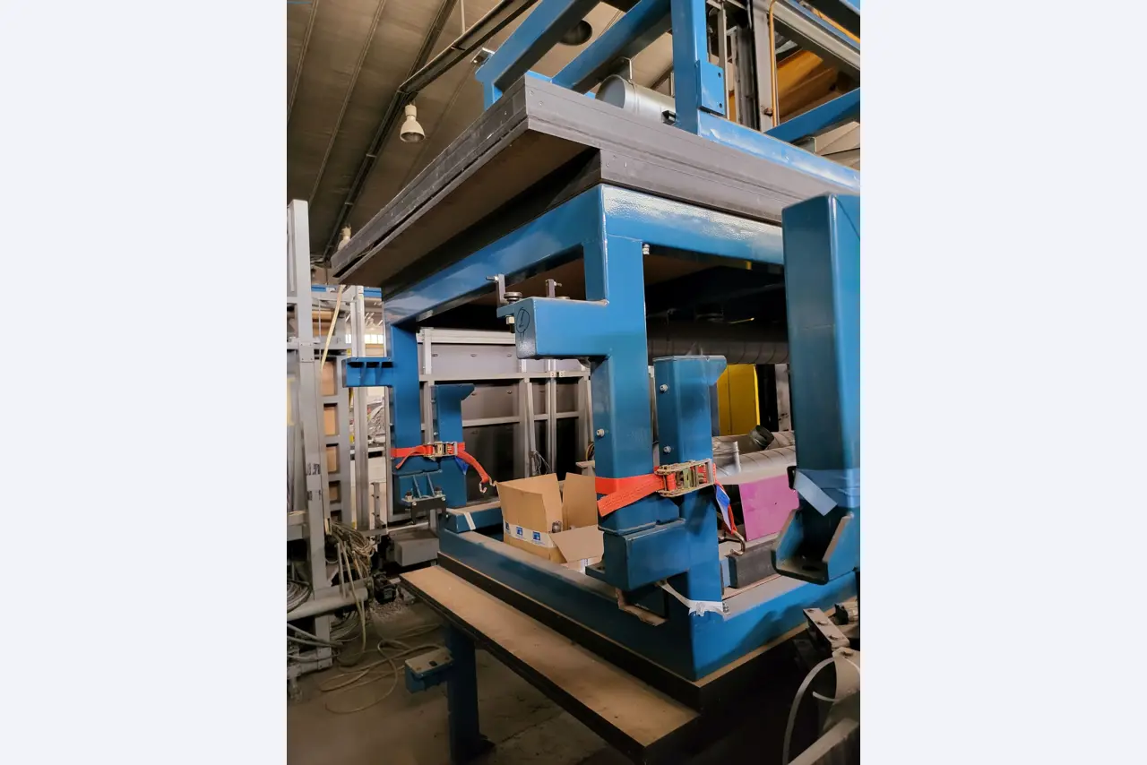 Sale of a complete warehouse of machinery for the glass industry in Spain-8