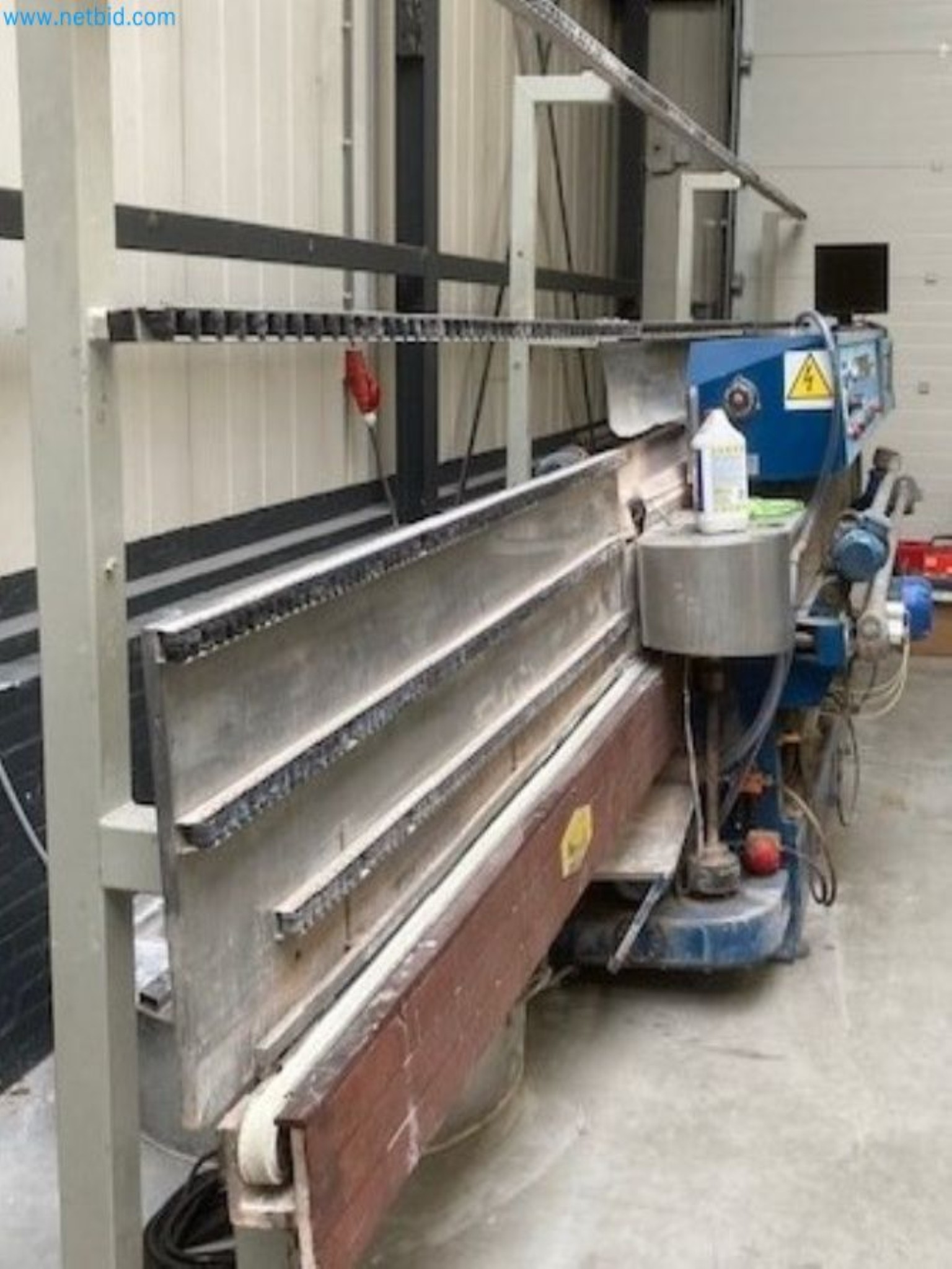 Sale of a complete warehouse of machinery for the glass industry in Spain-12