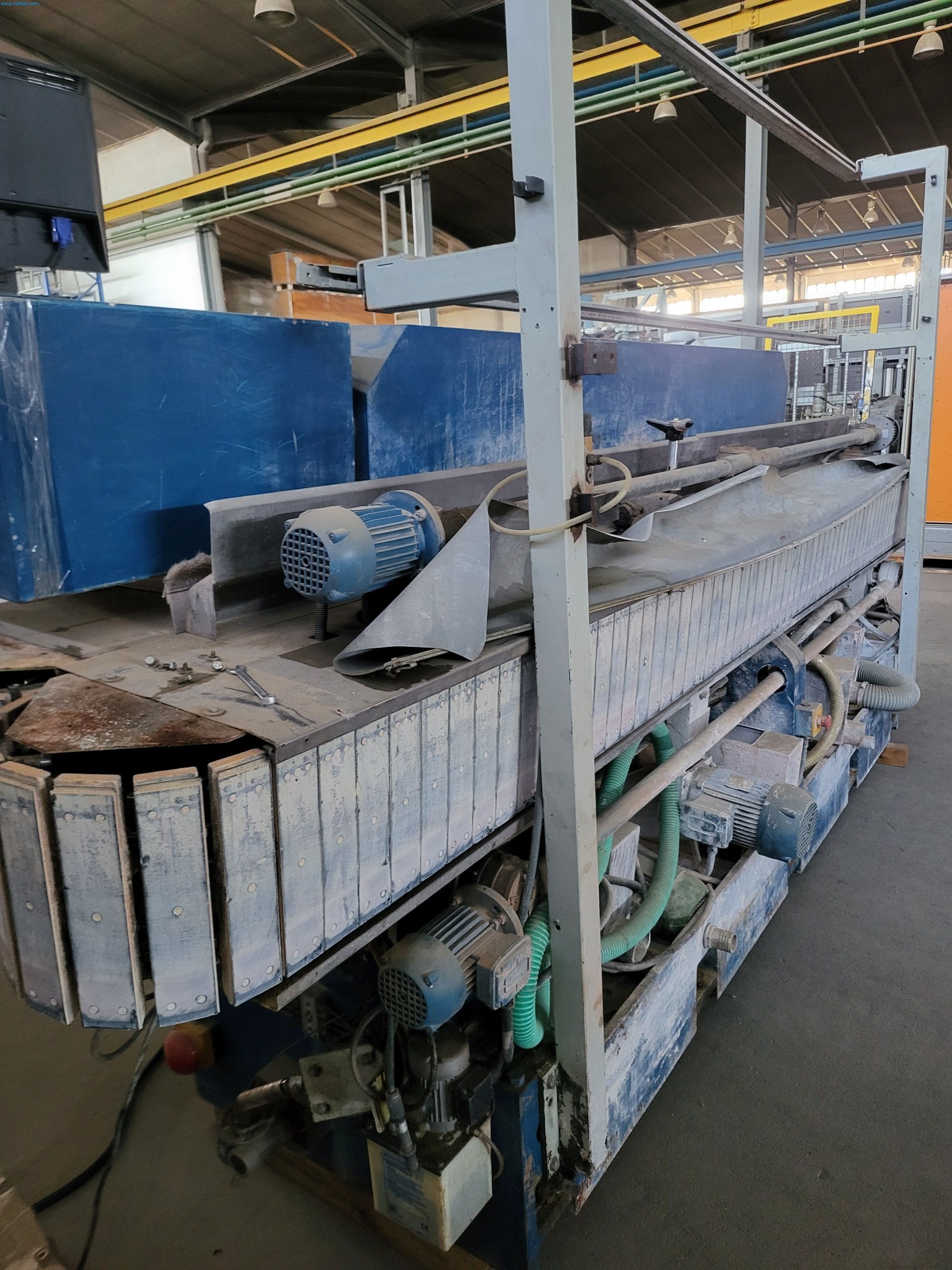 Sale of a complete warehouse of machinery for the glass industry in Spain-15