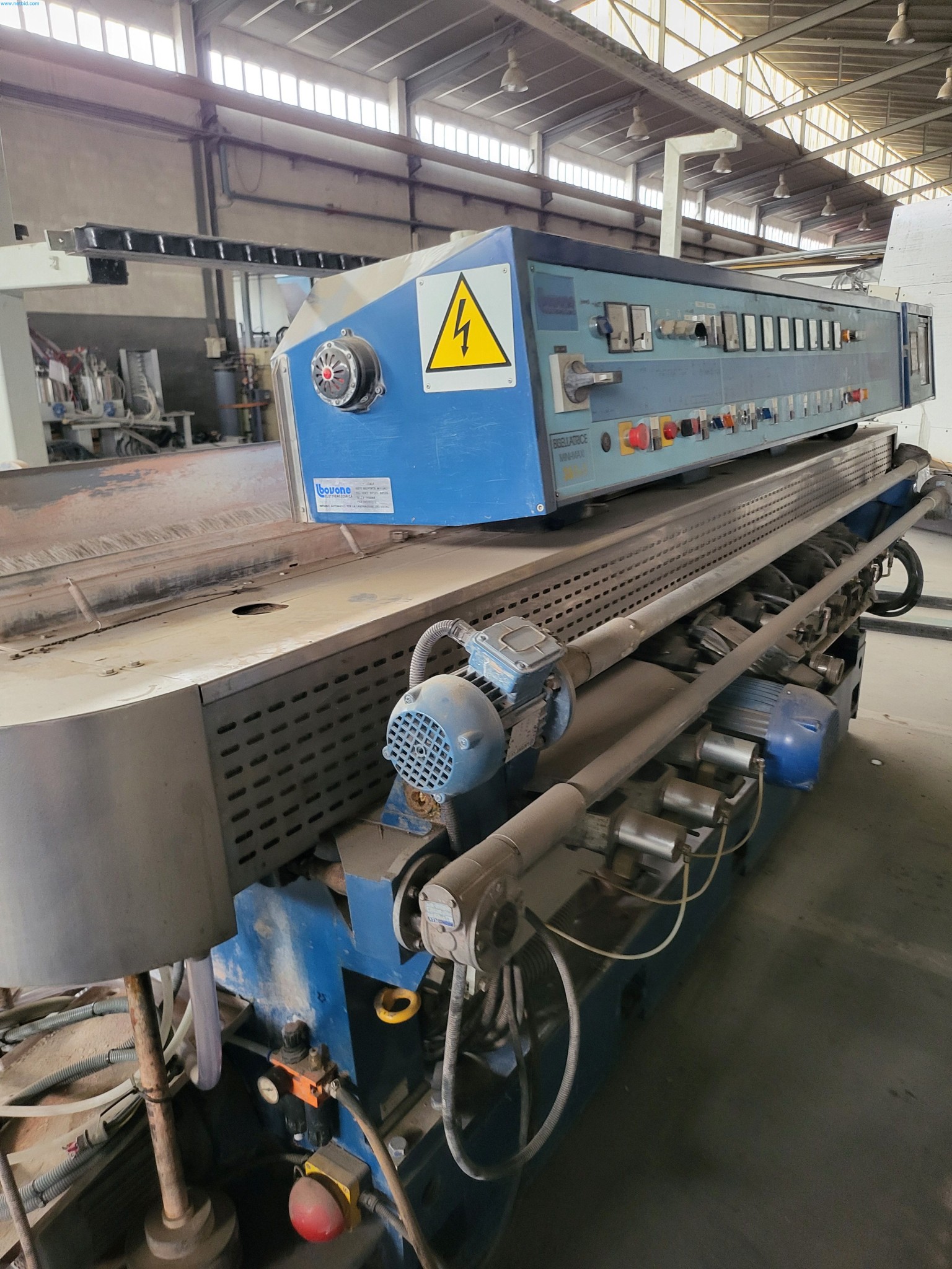 Sale of a complete warehouse of machinery for the glass industry in Spain-16