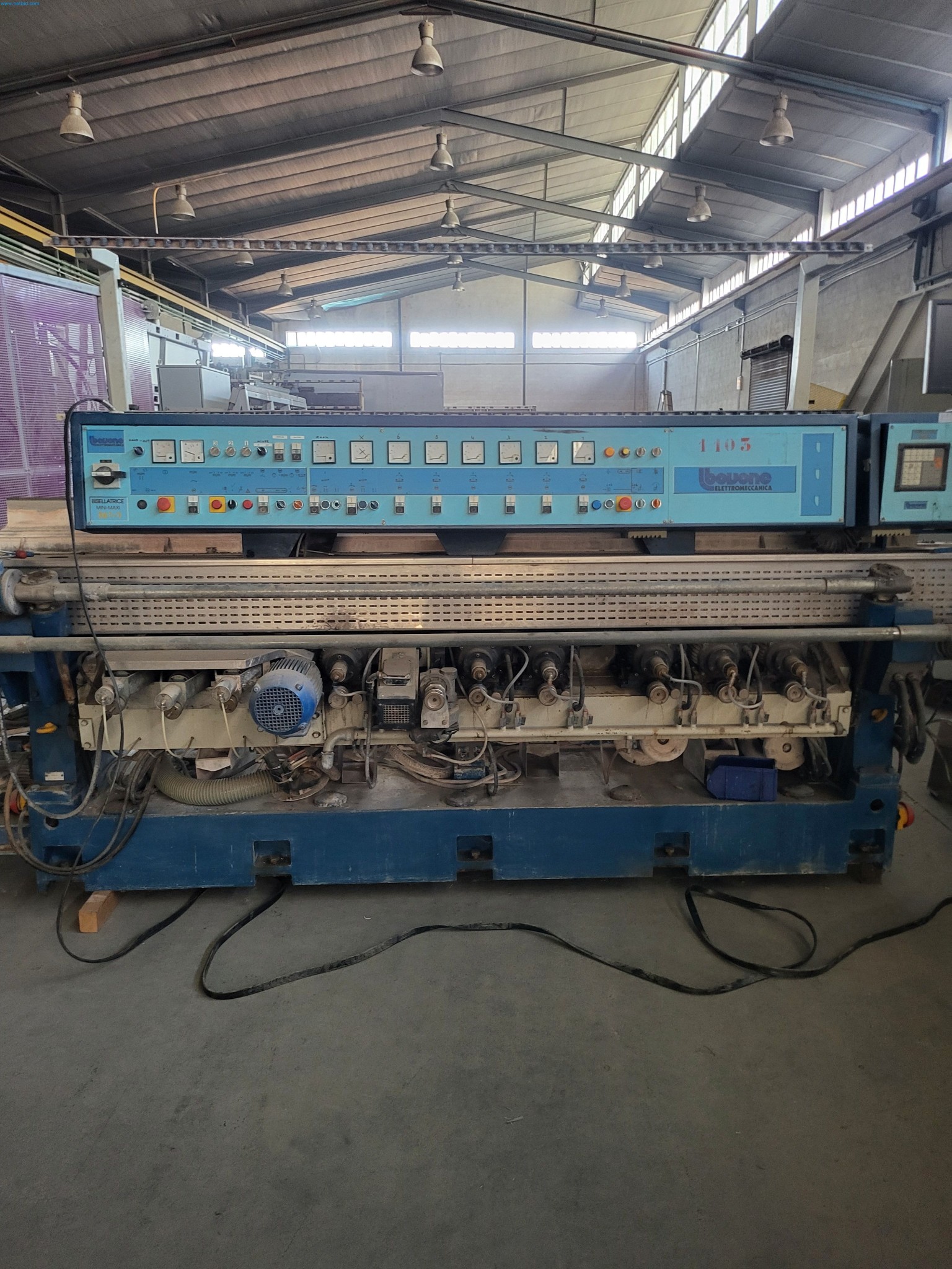 Sale of a complete warehouse of machinery for the glass industry in Spain-1