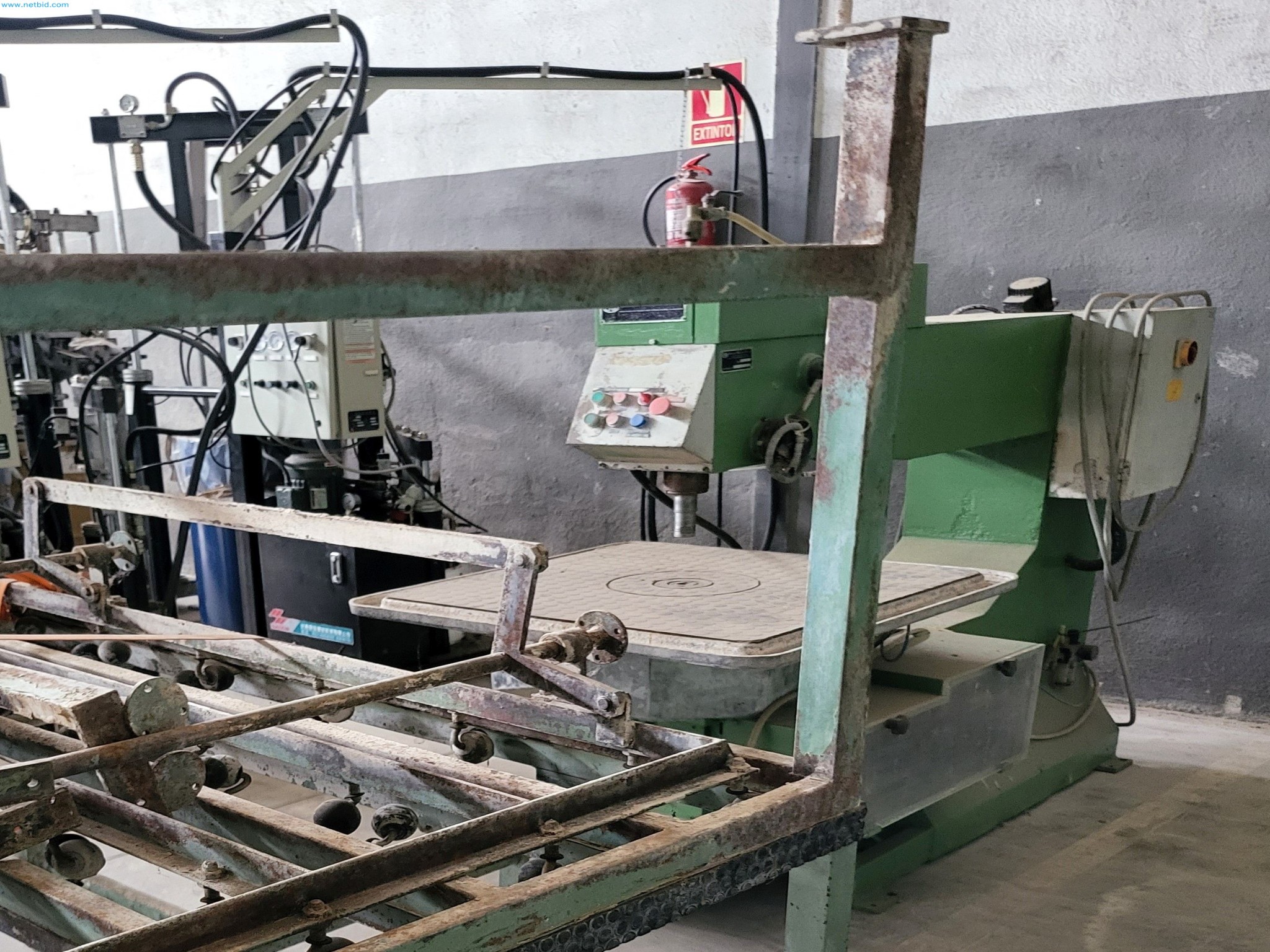 Sale of a complete warehouse of machinery for the glass industry in Spain-4