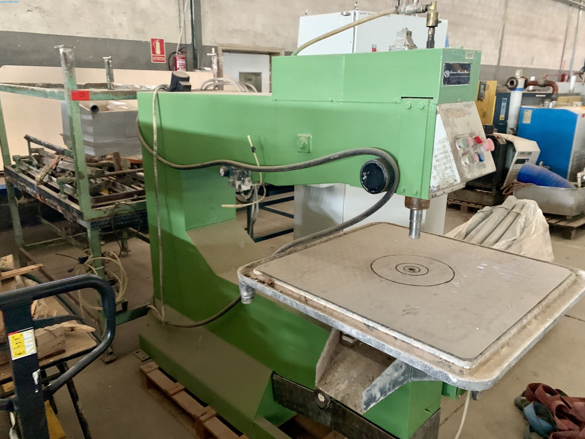 Sale of a complete warehouse of machinery for the glass industry in Spain-8