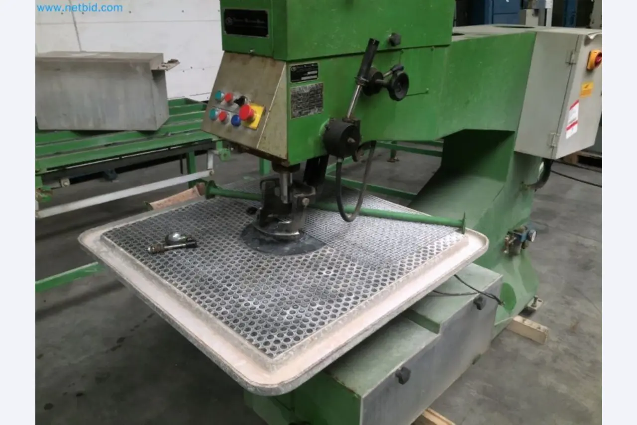 Sale of a complete warehouse of machinery for the glass industry in Spain-2