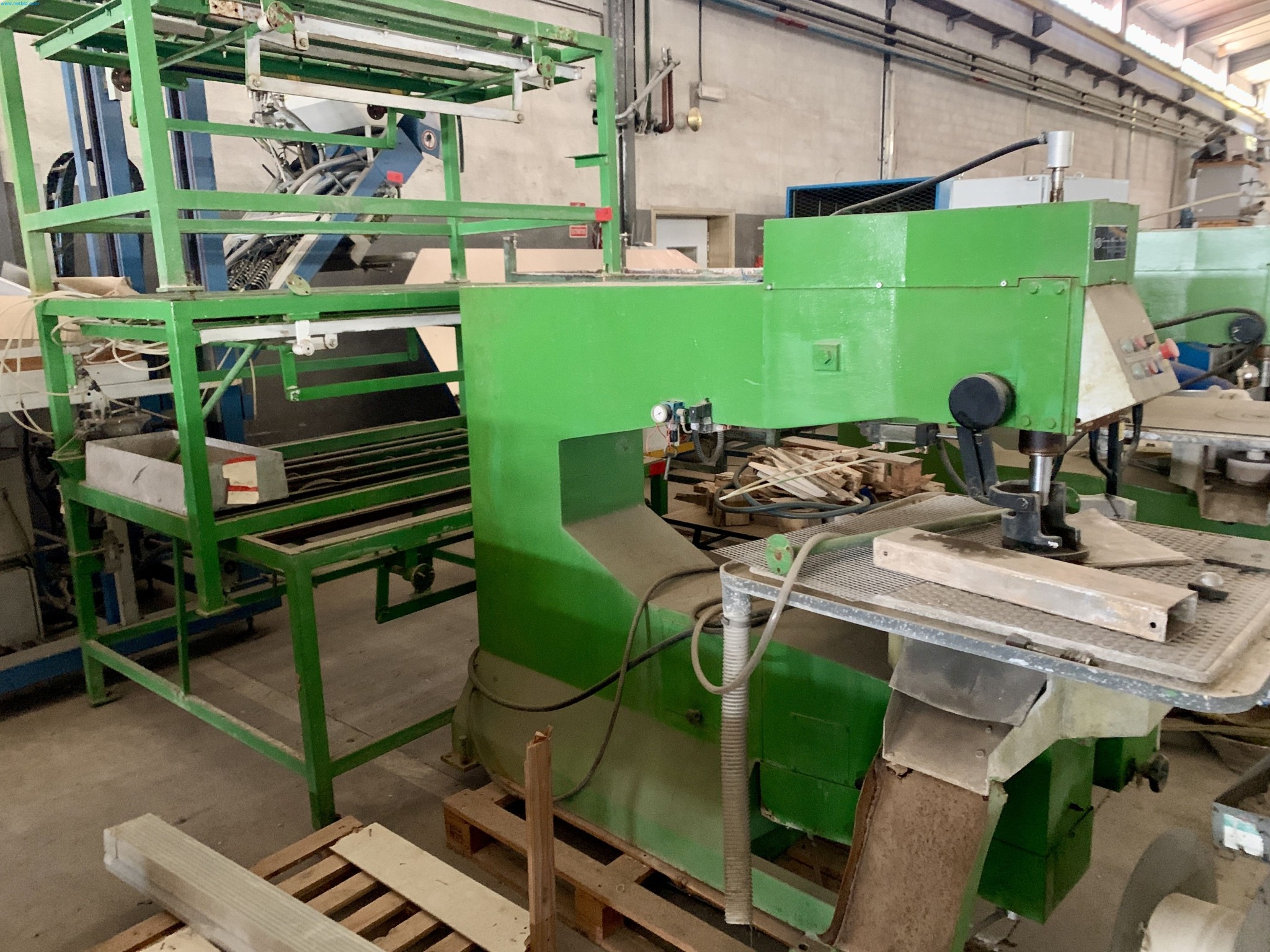 Sale of a complete warehouse of machinery for the glass industry in Spain-4