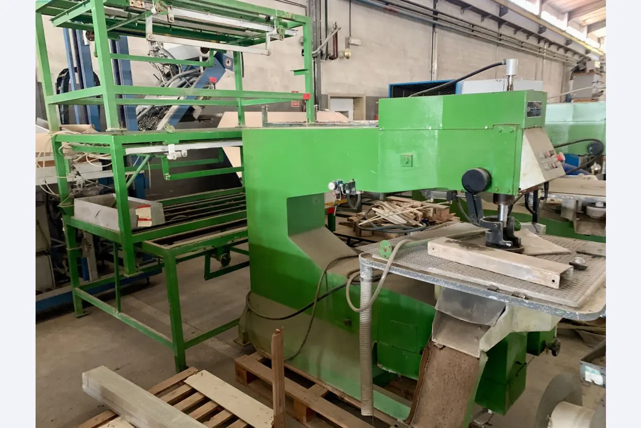 Sale of a complete warehouse of machinery for the glass industry in Spain-4