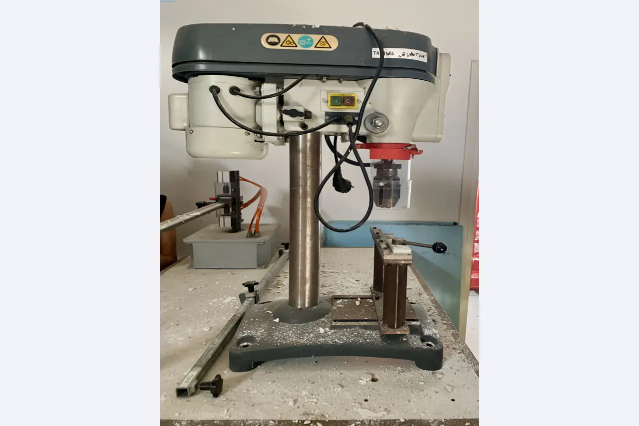 Sale of a complete warehouse of machinery for the glass industry in Spain-11