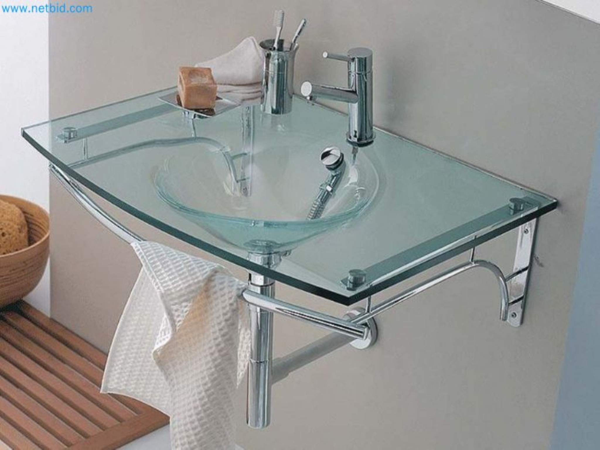 Sale of a complete warehouse of machinery for the glass industry in Spain-5