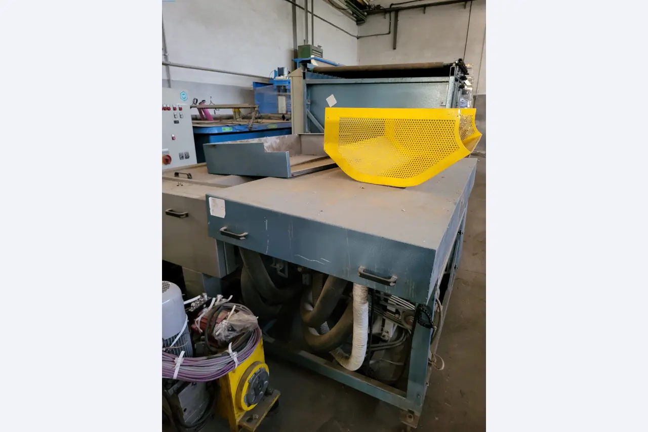 Venta de un almacén completo de maquinaria para la producción de vidrio en España-10