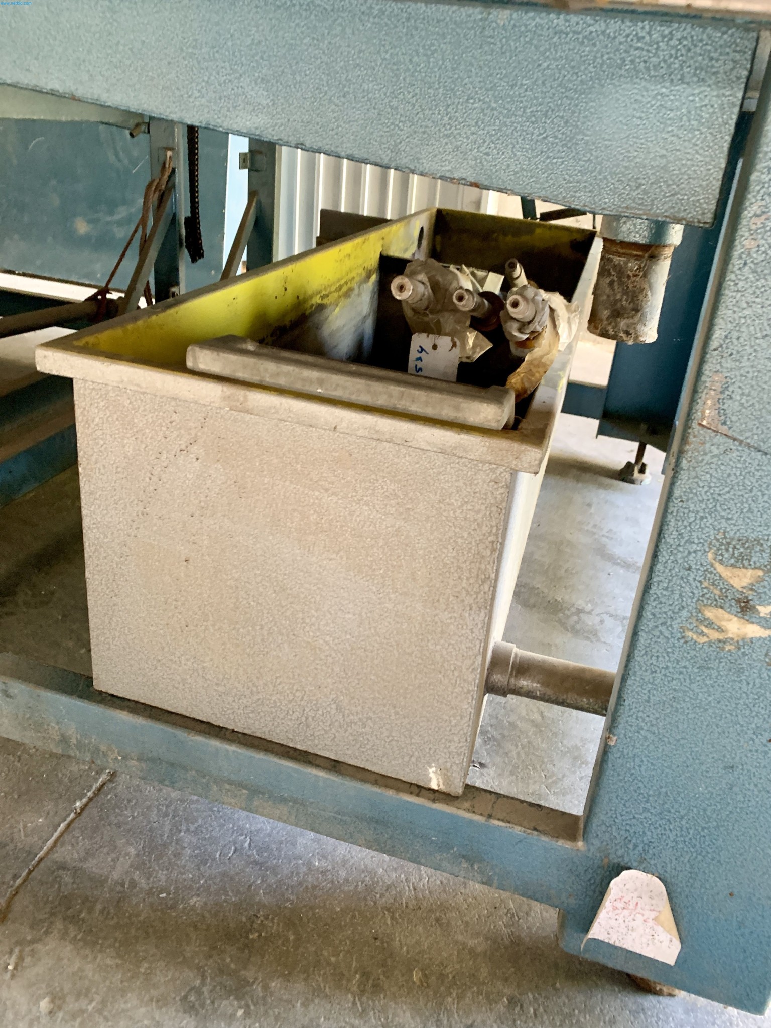 Sale of a complete warehouse of machinery for the glass industry in Spain-13