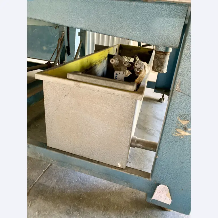 Venta de un almacén completo de maquinaria para la producción de vidrio en España-13