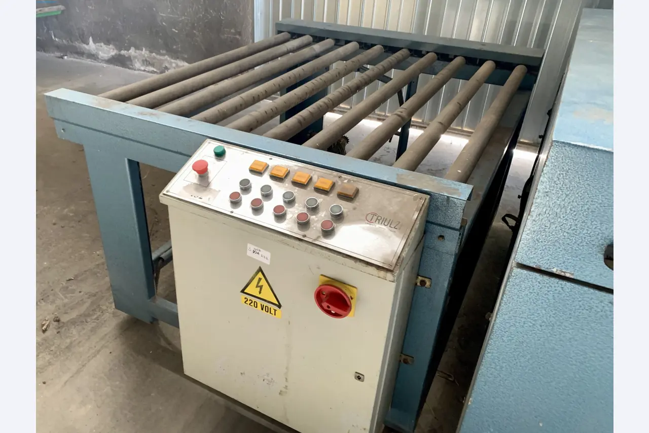 Venta de un almacén completo de maquinaria para la producción de vidrio en España-18