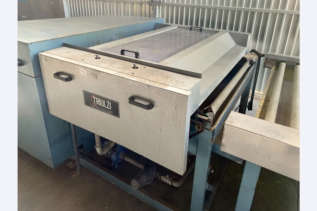 Venta de un almacén completo de maquinaria para la producción de vidrio en España-1