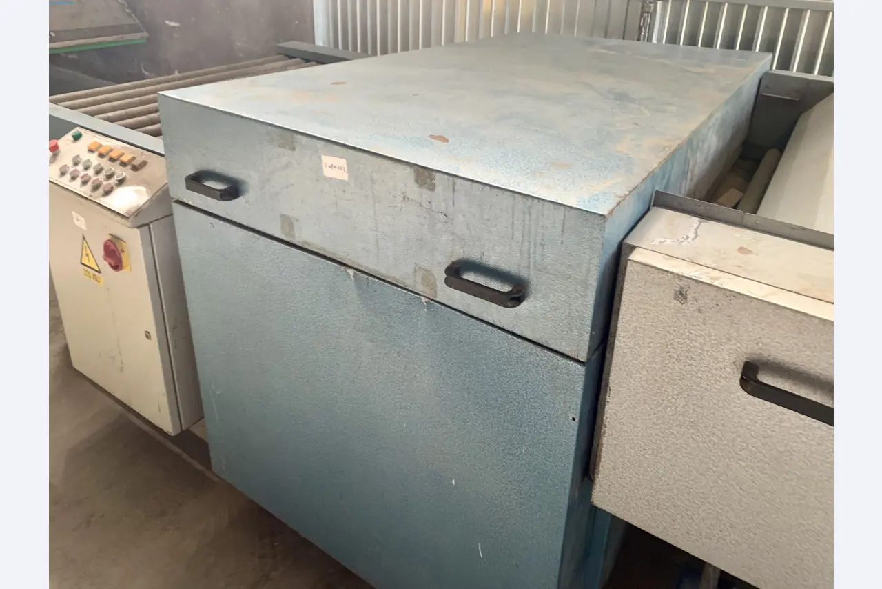 Venta de un almacén completo de maquinaria para la producción de vidrio en España-2