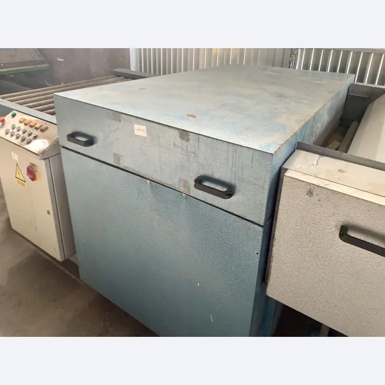 Venta de un almacén completo de maquinaria para la producción de vidrio en España-2