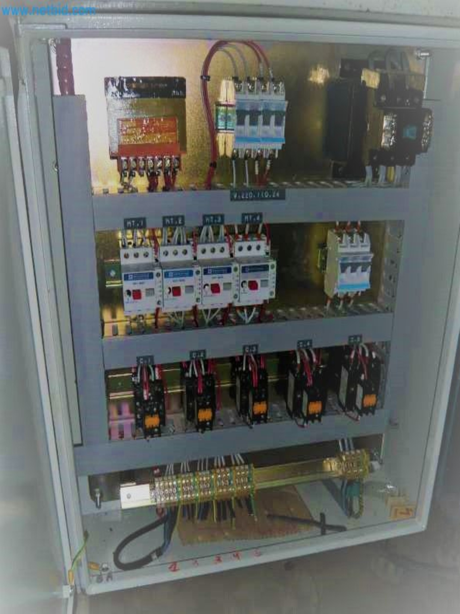 Sale of a complete warehouse of machinery for the glass industry in Spain-4