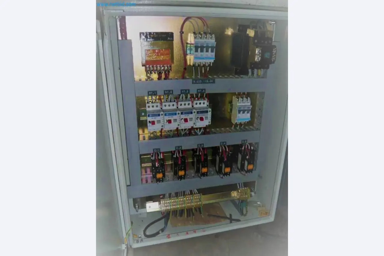 Venta de un almacén completo de maquinaria para la producción de vidrio en España-4