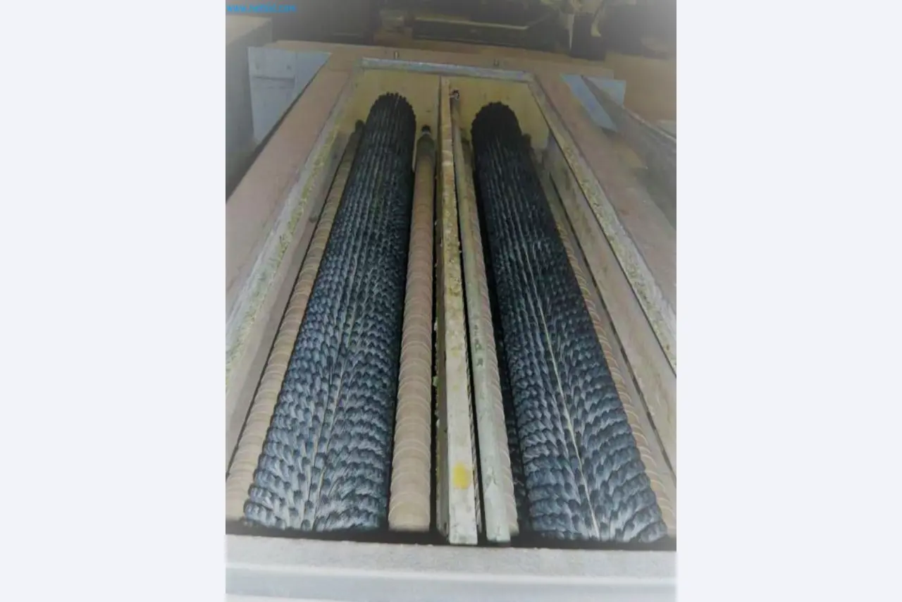 Venta de un almacén completo de maquinaria para la producción de vidrio en España-5