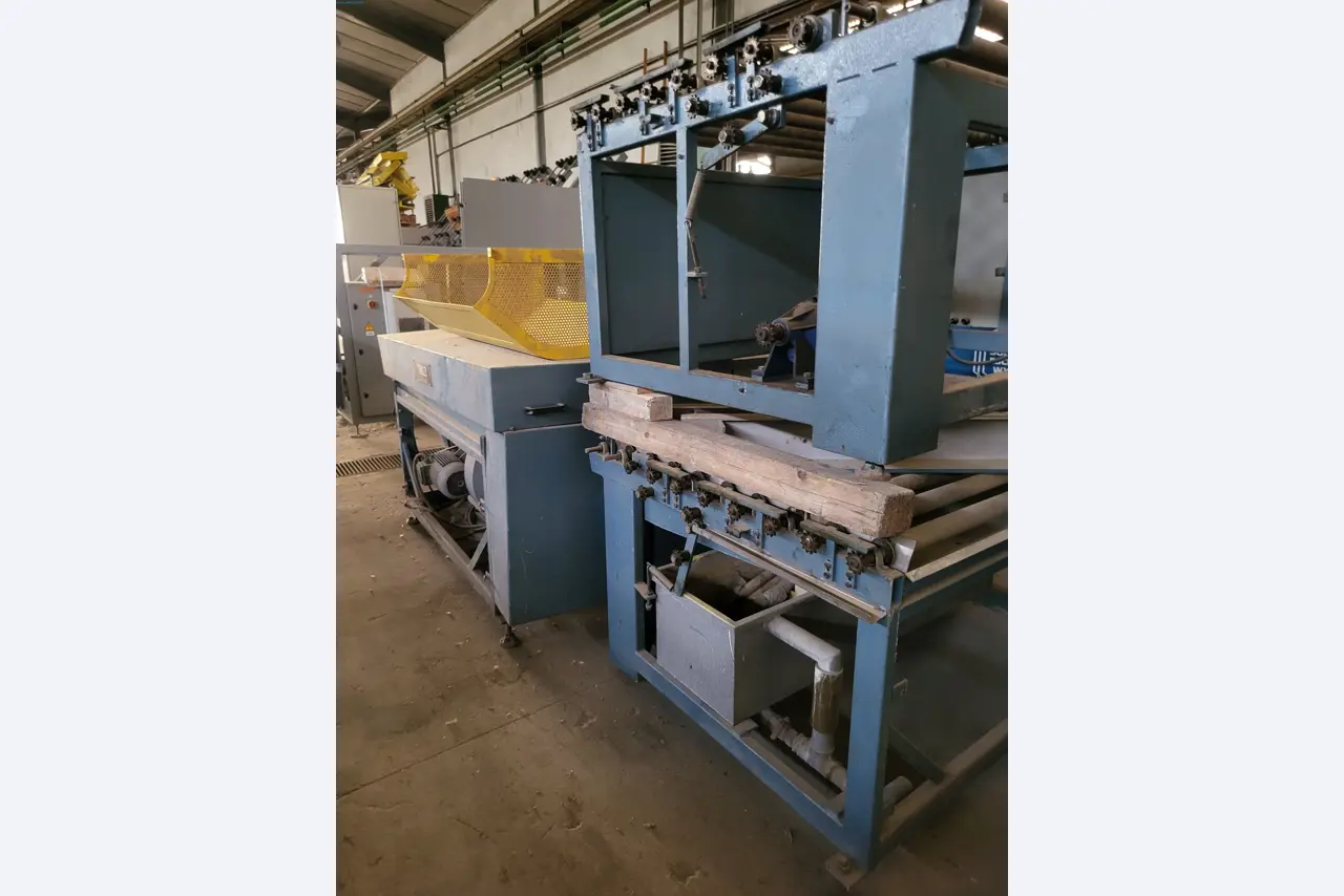 Venta de un almacén completo de maquinaria para la producción de vidrio en España-8