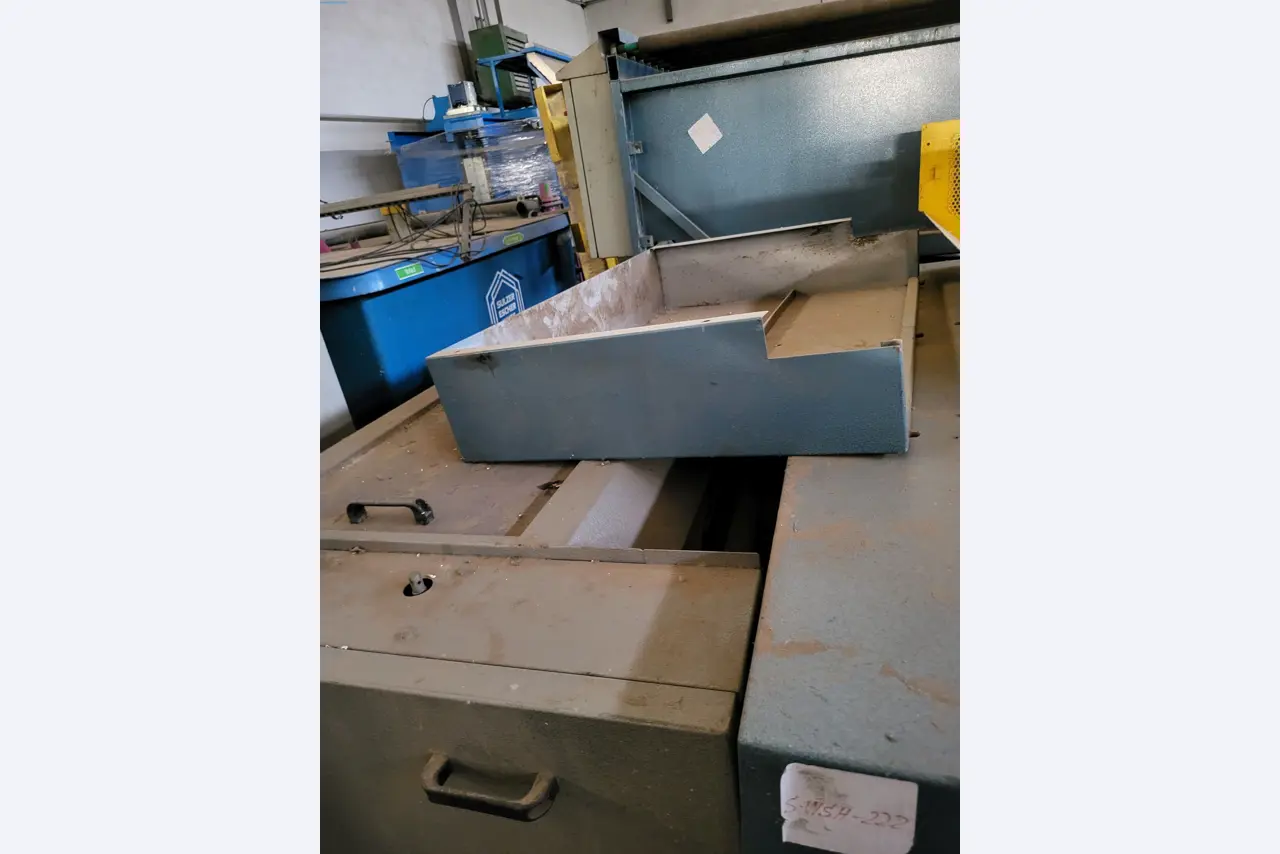 Venta de un almacén completo de maquinaria para la producción de vidrio en España-9