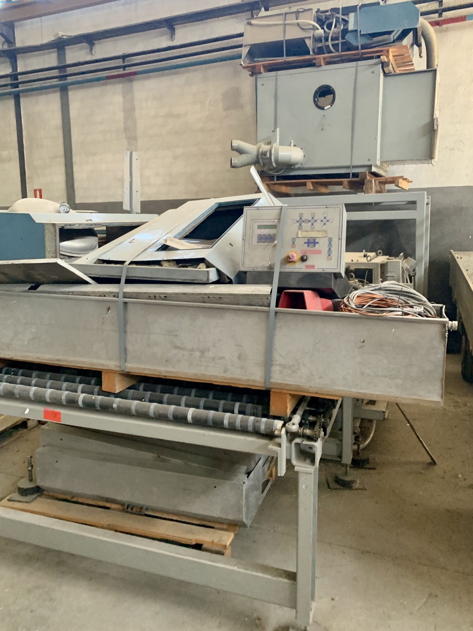 Sale of a complete warehouse of machinery for the glass industry in Spain-10