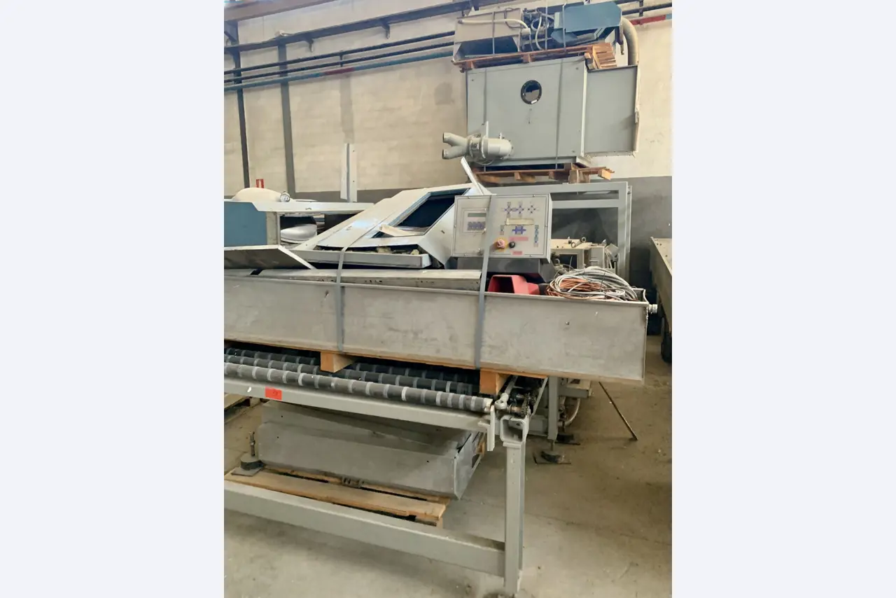 Venta de un almacén completo de maquinaria para la producción de vidrio en España-10
