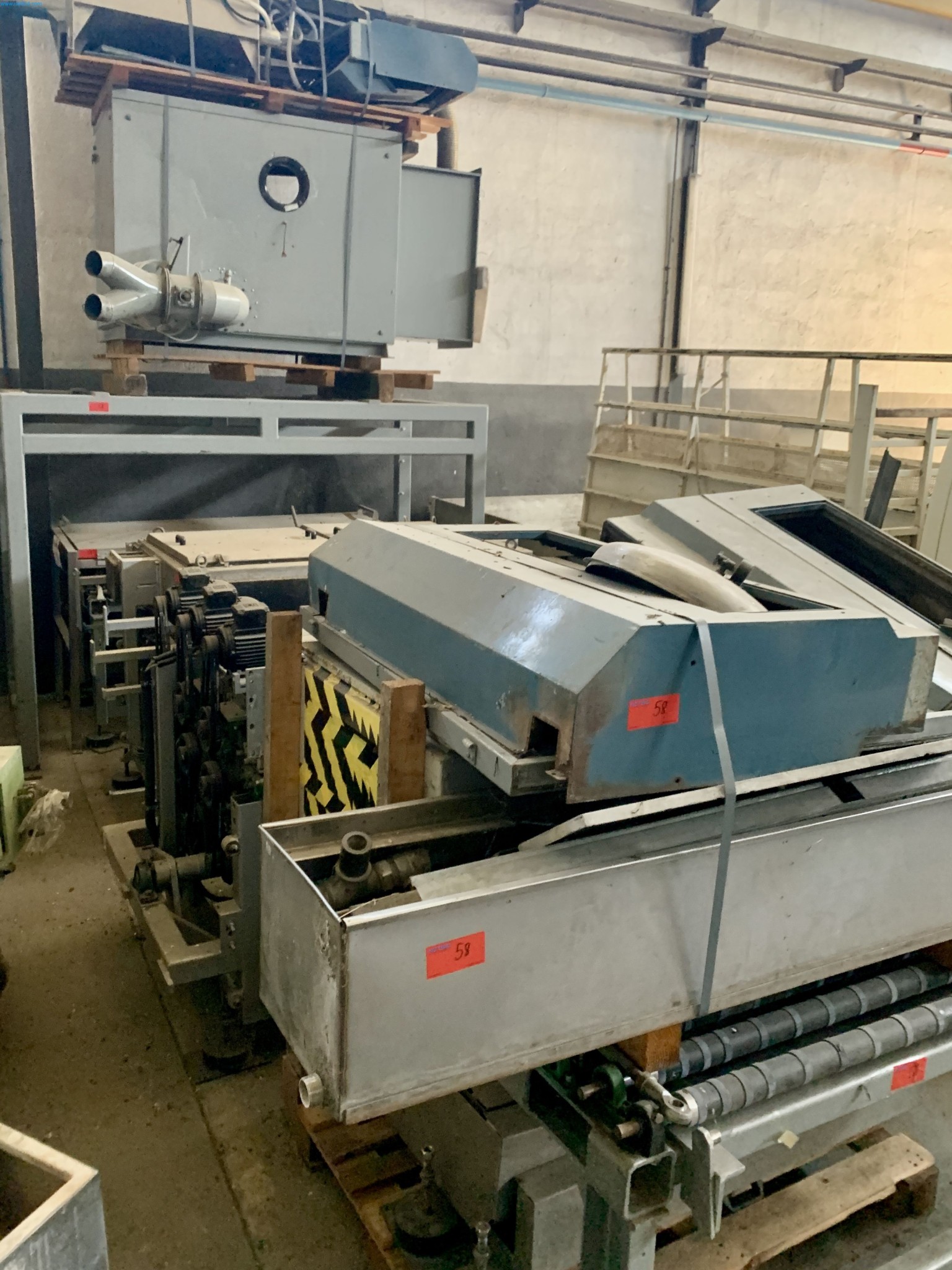 Sale of a complete warehouse of machinery for the glass industry in Spain-11