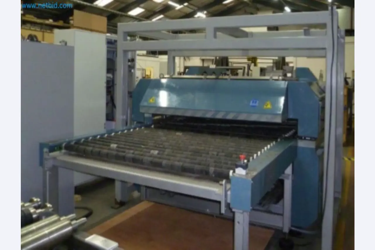 Venta de un almacén completo de maquinaria para la producción de vidrio en España-1