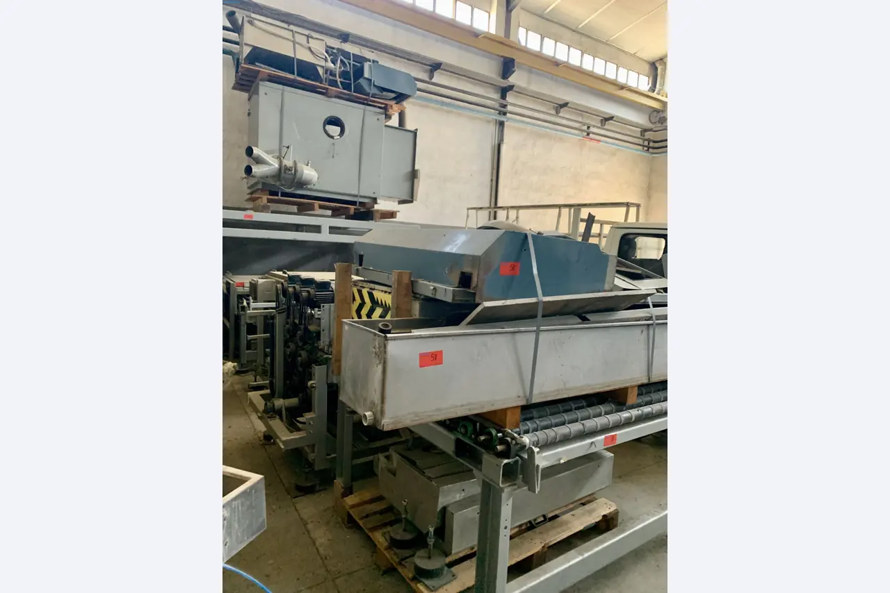 Venta de un almacén completo de maquinaria para la producción de vidrio en España-2