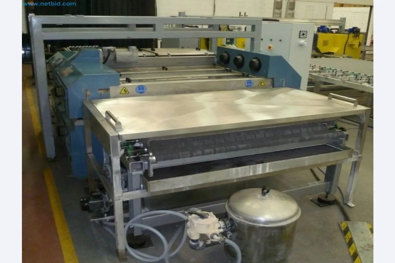 Venta de un almacén completo de maquinaria para la producción de vidrio en España-4