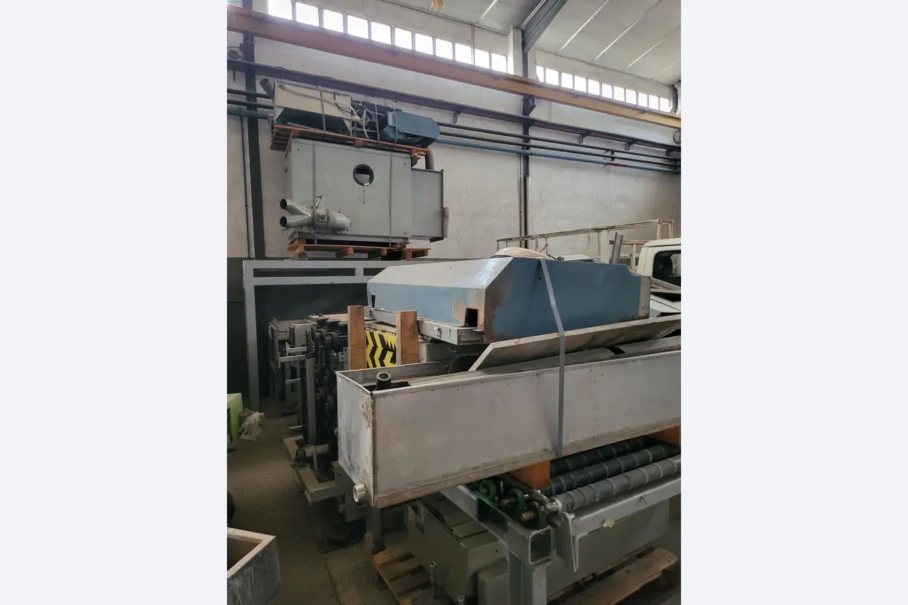 Venta de un almacén completo de maquinaria para la producción de vidrio en España-7