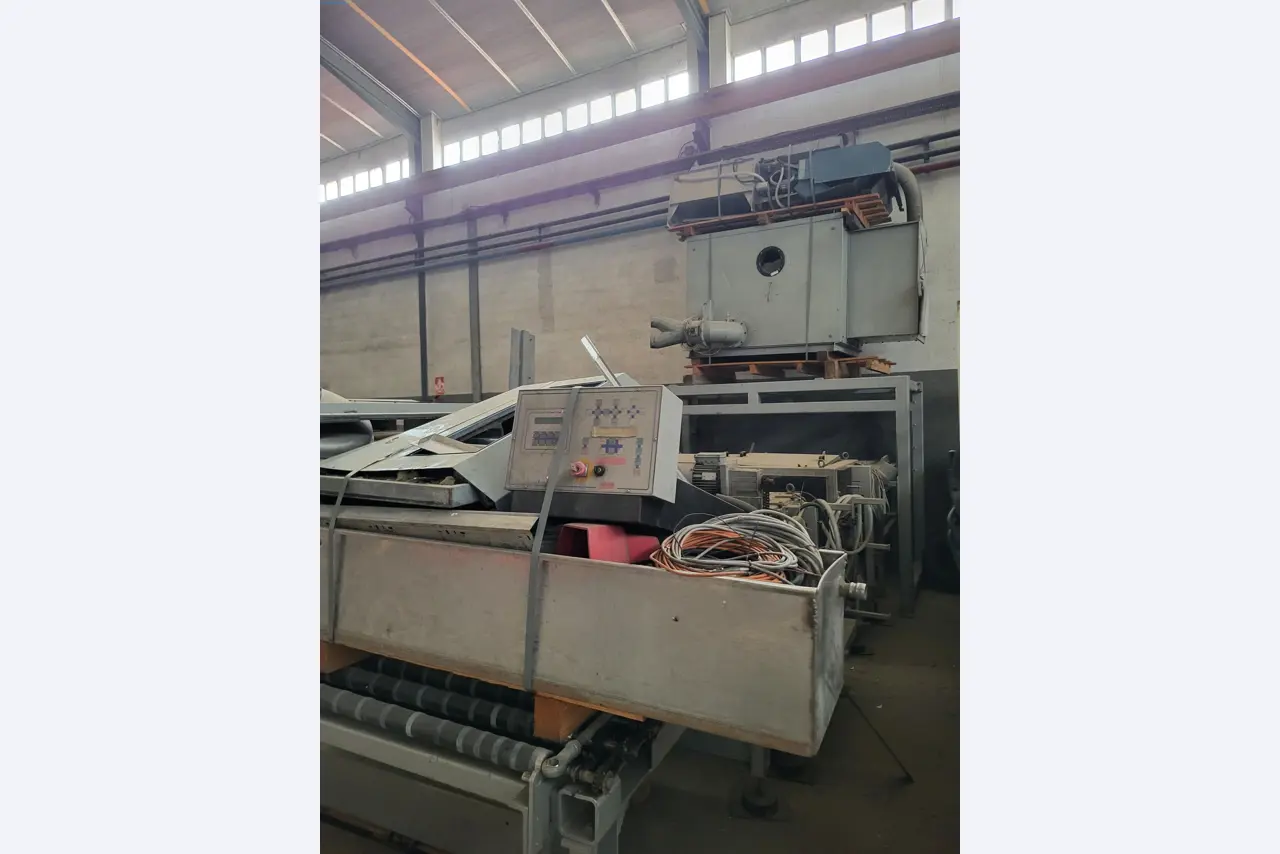 Venta de un almacén completo de maquinaria para la producción de vidrio en España-8