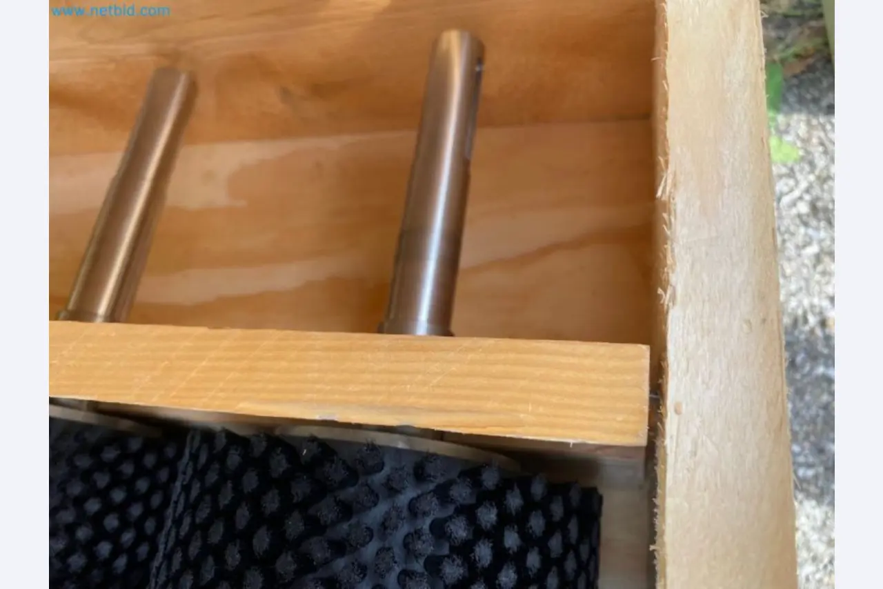 Sale of a complete warehouse of machinery for the glass industry in Spain-3