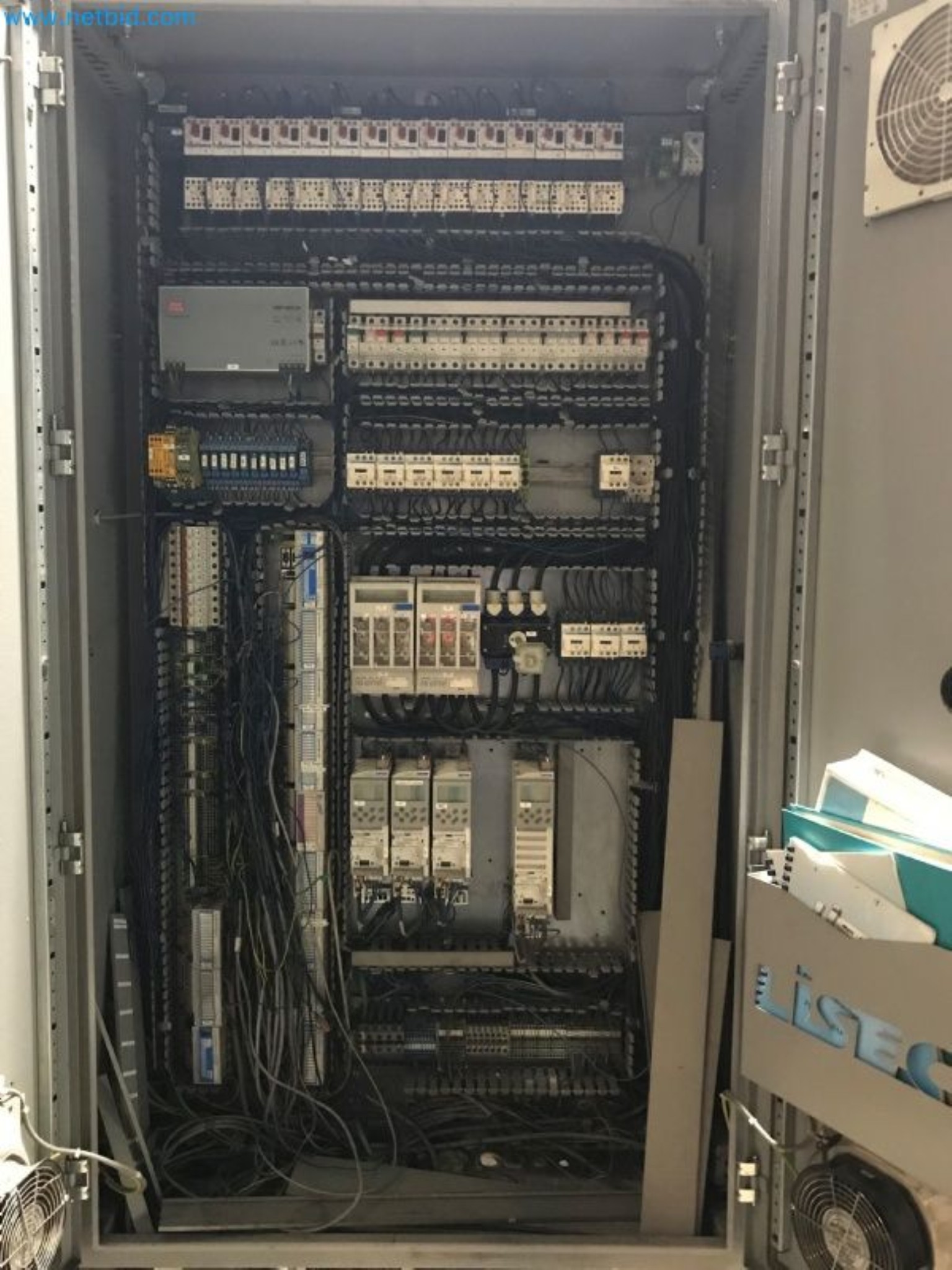 Sale of a complete warehouse of machinery for the glass industry in Spain-10