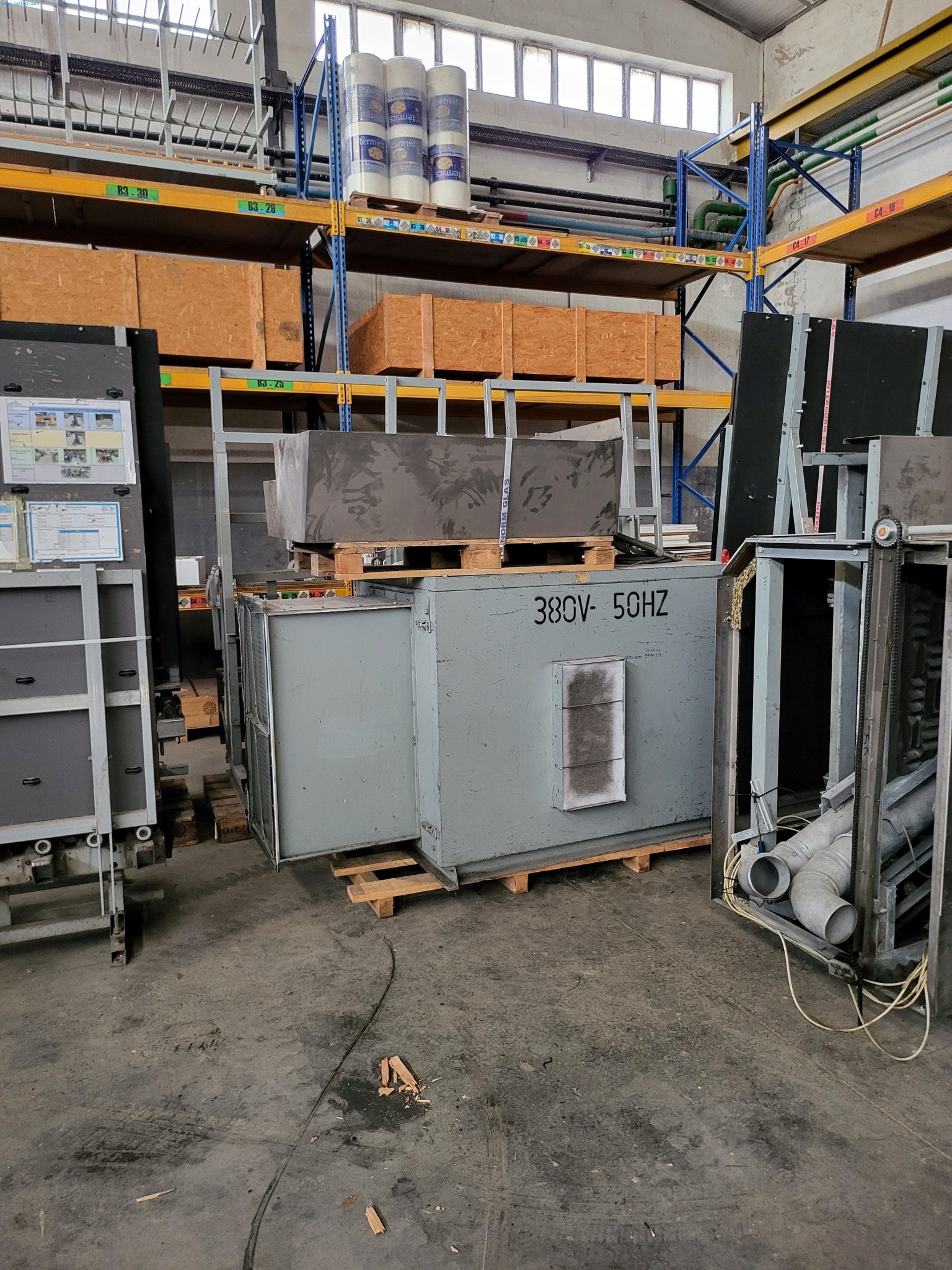 Sale of a complete warehouse of machinery for the glass industry in Spain-11